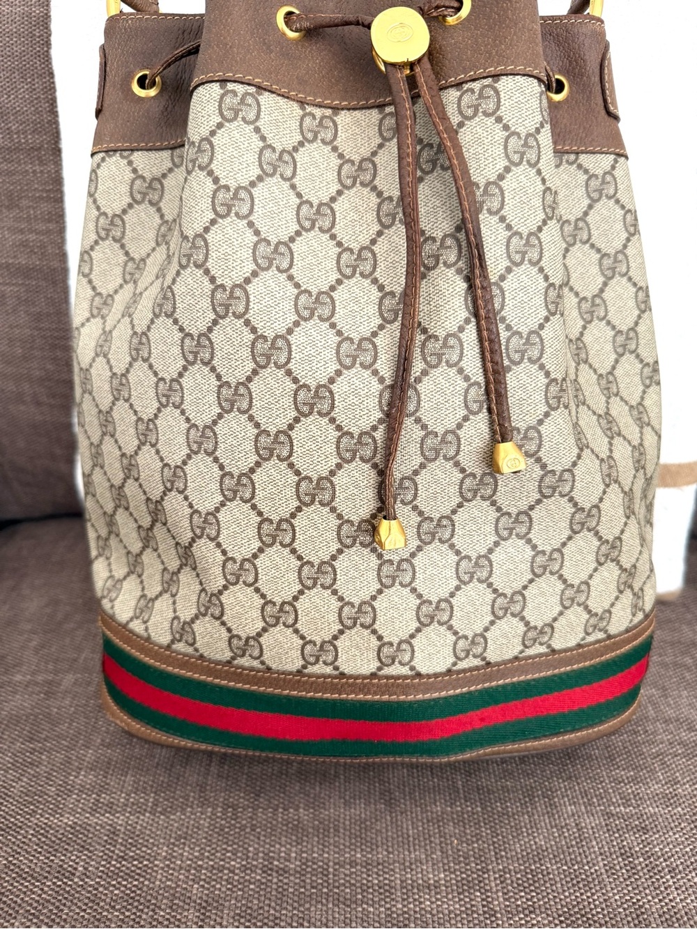 Gucci authentic brown monogram coated canvas Bucket Bag brown leather - Picture 4 of 16